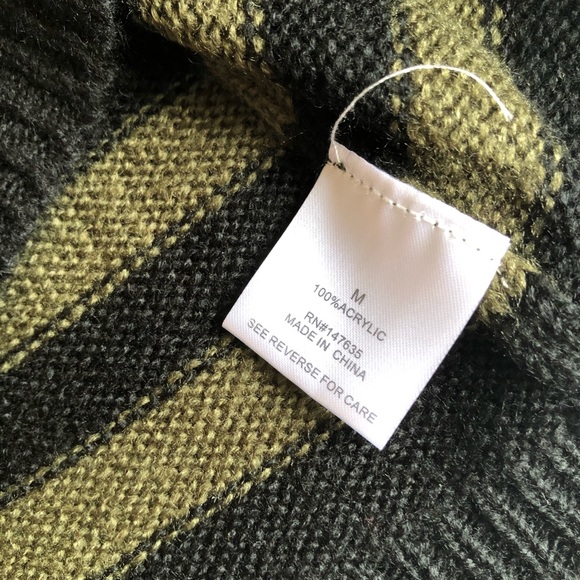 Women’s Romeo & Juliet Couture Sweater/Shirt - Picture 3 of 5